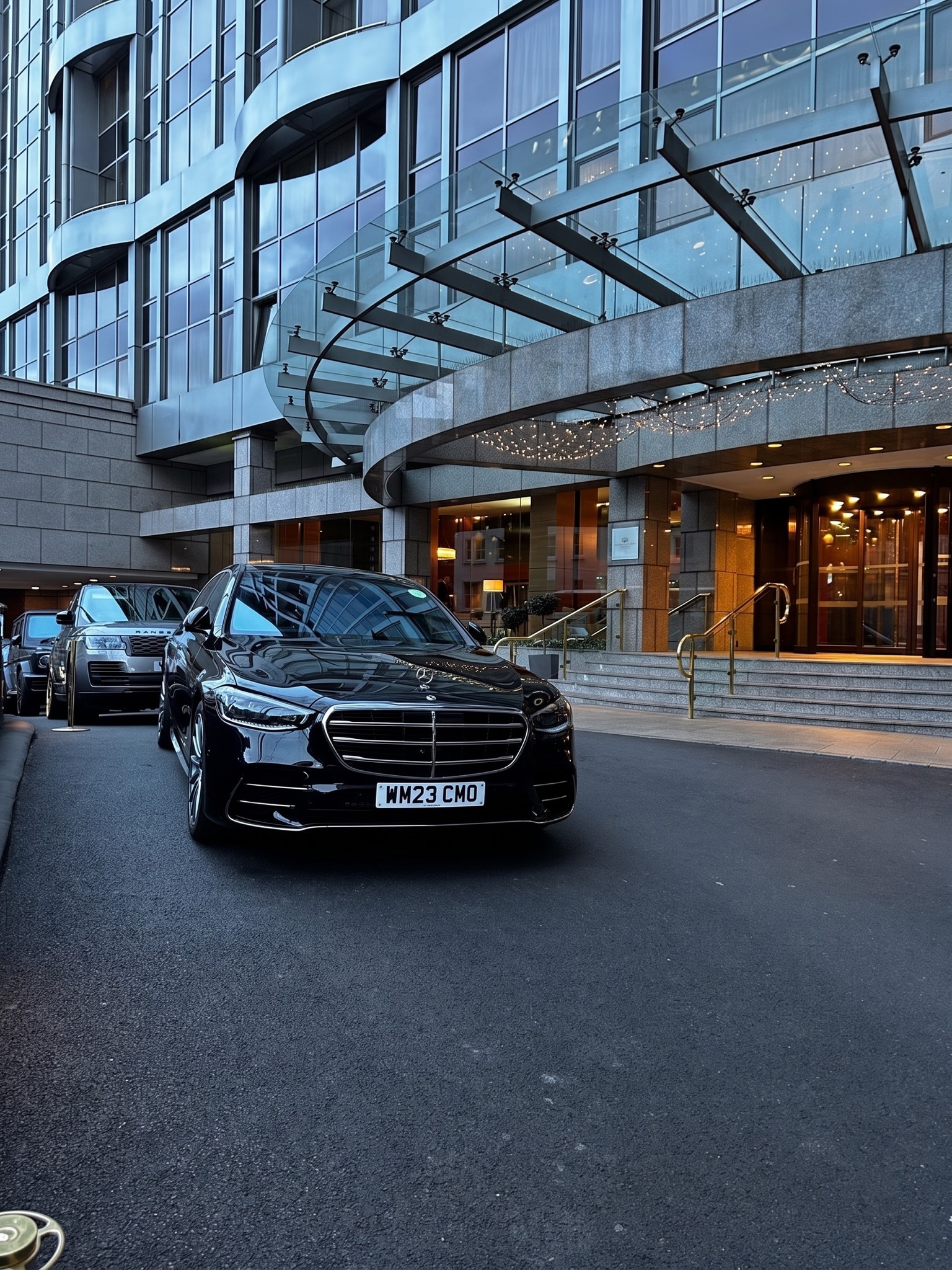 Luxury chauffeur car outside a premium London hotel